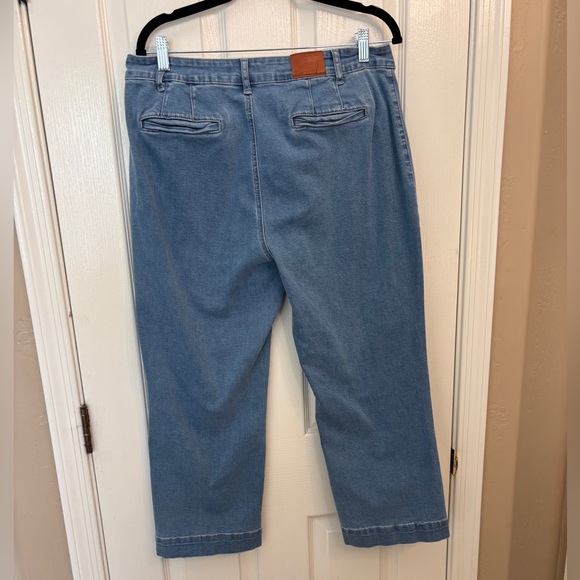 Luvamia XL Blue Jeans Cropped with front pockets button fly jeans - Picture 2 of 6